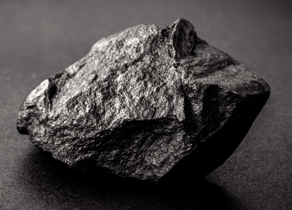 Momentum Minerals LLP - Natural Graphite Supplier